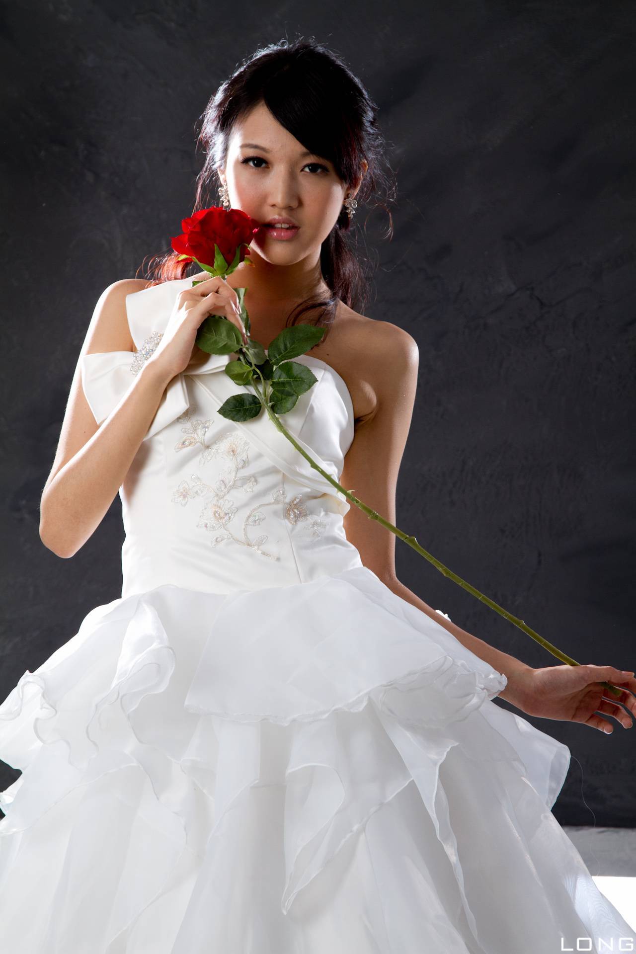 Studio Photo] Jill Weiting's white wedding dress